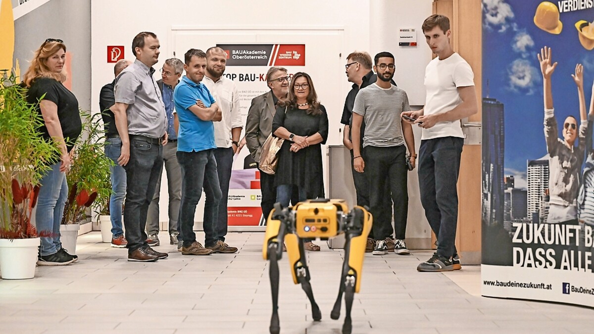 Auch der Roboterhund Spot von Boston ­Dynamics war zu Gast und zeigte live sein Können. 