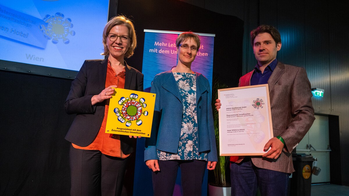 Leonore Gewessler, Nadine und Jean-Philipp Spiess vom Hotel Spiess & Spiess