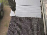 Mechanische Befestigung des Vorstoßblechs. Foto: H. Köck, Rheinzink.