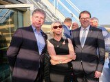 Oliver Geyer (GD Grand Hotel Wien) mit Renate Okermüller (GF Präsidentin MPKA) und Henning Heise (Obmann Fuhrparkverband)