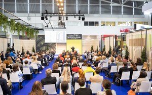 Zusätzlich zu den Innovationen der Aussteller gibt das begleitende Rahmenprogramm der BAU 2025 einen Ausblick auf das Bauen der Zukunft. 