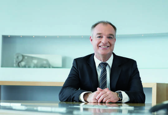 © voestalpine "Internationale Vorreiterrolle bei Produktlösungen für automobile Sicherheitssysteme." Dr. Peter Schwab, Vorstandsmitglied der voestalpine AG und Chef der Metal Forming Division.