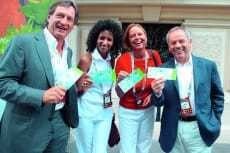 Besondere Gäste konnte Dr. Petra Stolba, Geschäftsführerin der Österreich Werbung beim Finalspiel der UEFA EURO 2008 begrüßen. Wolfgang Puck (r., mit Gemahlin), Österreichs Starkoch in Hollywood, und Skilegende Franz Klammer, beide engagierte Botschafter der Leidenschaft