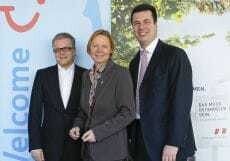 Schulter an Schulter: (v. l. n. r.) Dr. Klaus Pümpel (CEO TUI Austria Holding), Dr. Petra Stolba (Geschäftsführerin der Österreich Werbung) und Andreas Casdorff (Leitung Eigenanreise, Kreuzfahrten, Gesundheitstourismus TUI Deutschland)