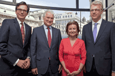 © ots Dr. Michael Junghans (B&C Industrie Holding, Geschäftsführung), Dr. Wolfgang Hofer (B&C Privatstiftung, Vorstandsmitglied), Elisabeth Gürtler (Sacher Gruppe, Geschäftsführung), Thomas Willms (Starwood Hotels & Resorts, Vice President ordnen die Luxusklasse neu