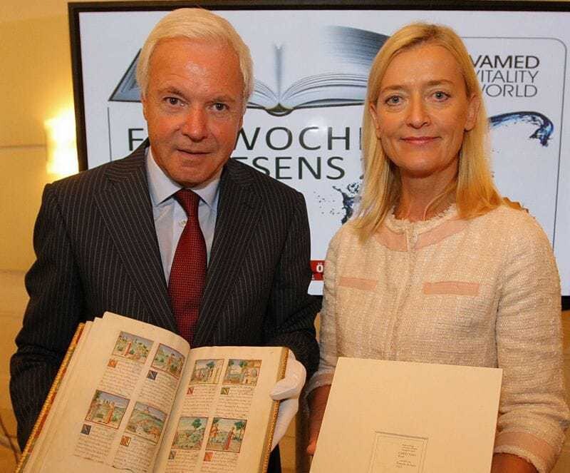 © Vamde/Conny de Beauclair KommR Gerhard Gucher (Direktor Marketing und PR VAMED Vitality World) und Dr. Johanna Rachinger (Generaldirektorin der Österreichischen Nationalbibliothek) bei der Präsentation