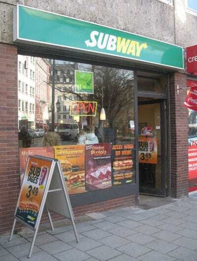 Subway ist weltweit mit rund 38.000 Restaurants in 100 Ländern präsent und sieht sich gemessen an der Zahl der Standorte weltweit als größten Fastfood Anbieter. In den Restaurants arbeiten rund 380.000 Mitarbeiter.