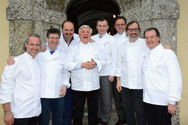 © BÖG Holger Bodendorf (Landhaus Stricker, Sylt), André Jaeger (Rheinhotel Fischerzunft, Schaffhausen), Johann Lafer (Le Val d’Or Stromberg), Werner Matt, Doyen der neuen österreichischen Küche, Helmut Österreicher und Jörg Wörther, Köche des Jahrzehnts, Norbert Niederkofler(Hotel Rosa Alpin, St. Kassian, Südtirol) diskutierten mit Toni Mörwald über den Wandel der Gastronomie