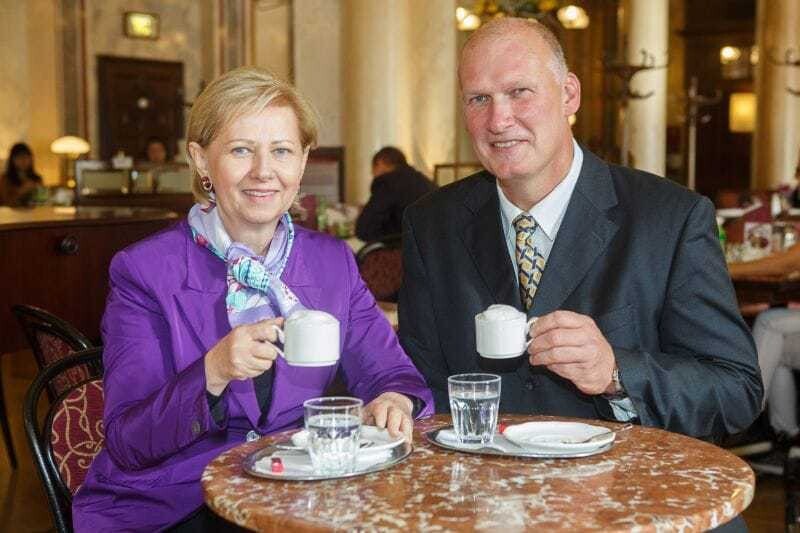Immer bereit für eine gute Tasse Kaffee: WKW-Präsidentin Brigitte Jank und Fachgruppen-Obmann Berndt Querfeld