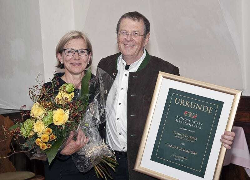 Bei der Ehrung: Simone und Maximilian Falkner vom Landhotel Falkner