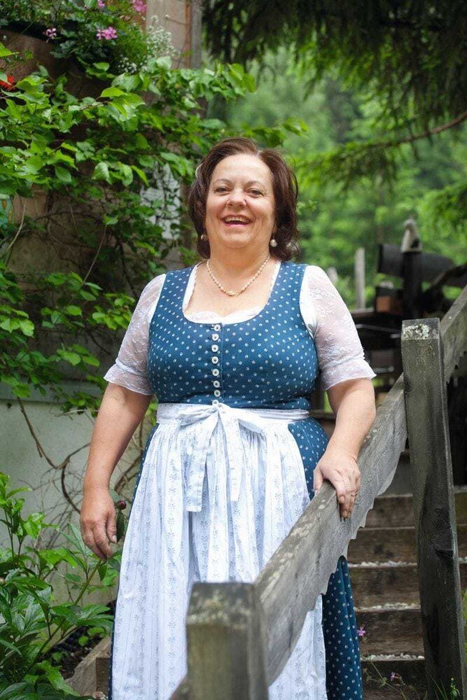 „Mein Mann hat in der Küche nichts zu melden.  Dafür gschaftl ich aber überall im Haus rein.  Ein Mann hat ja kein Auge für die Dekoration.“ Gabi Gatscher, Wirtin Pumafalle