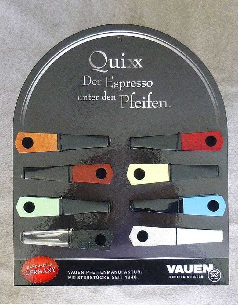 Auf dem Display sind alle verfügbaren Farben ausgestellt - und fehlt ein Stück, so kann dieses einzeln nachbestellt werden.
© Vauen Auf dem Display sind alle verfügbaren Farben ausgestellt - und fehlt ein Stück, so kann dieses einzeln nachbestellt werden.