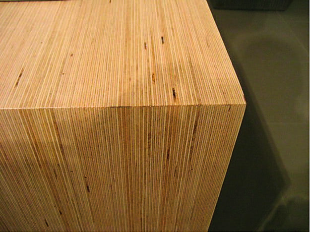 © Koskisen BirchUp: sichtbare Plattenstruktur als Designelement