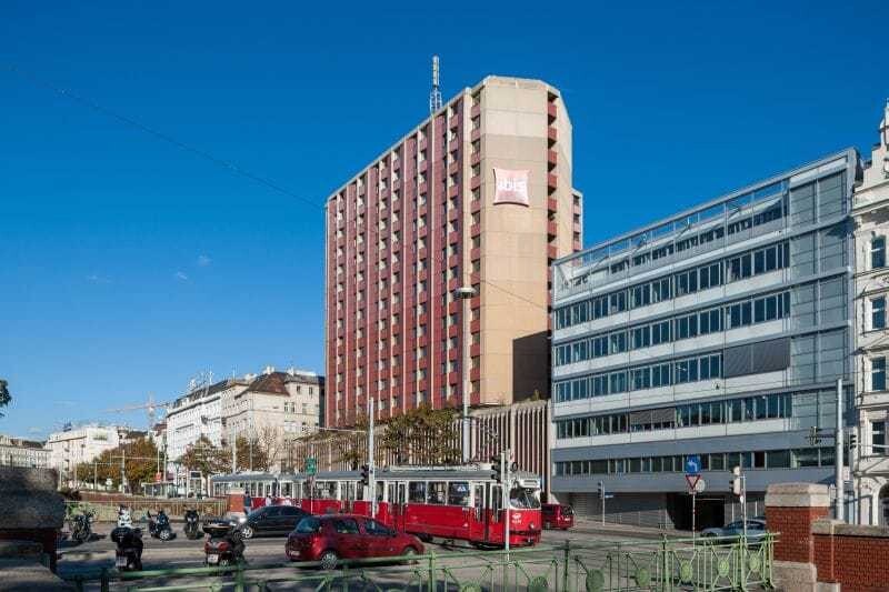 © AccorHotels.com Nicht wirklich schön, aber erfolgreich: Das Ibis Mariahilf eröffnete am 1. September 1985 als damals höchstes Hotel Wiens