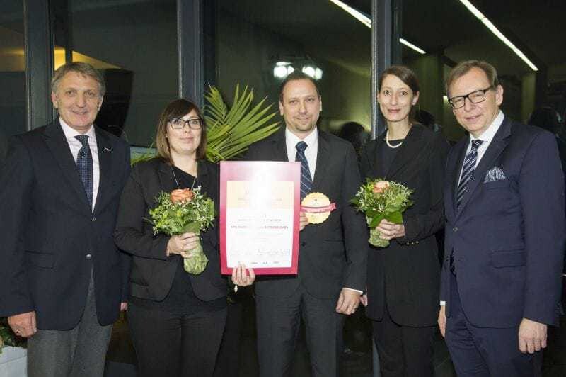 V.l.: Josef Herk (WKO-Präsident Steiermark), Ines Erlacher (Rogner Bad Blumau), Thomas Scheuchl (Personalleiter Rogner Bad), Melanie Franke (Direktorin Rogner Bad Blumau), Christian Buchmann (Tourismus-Landesrat).