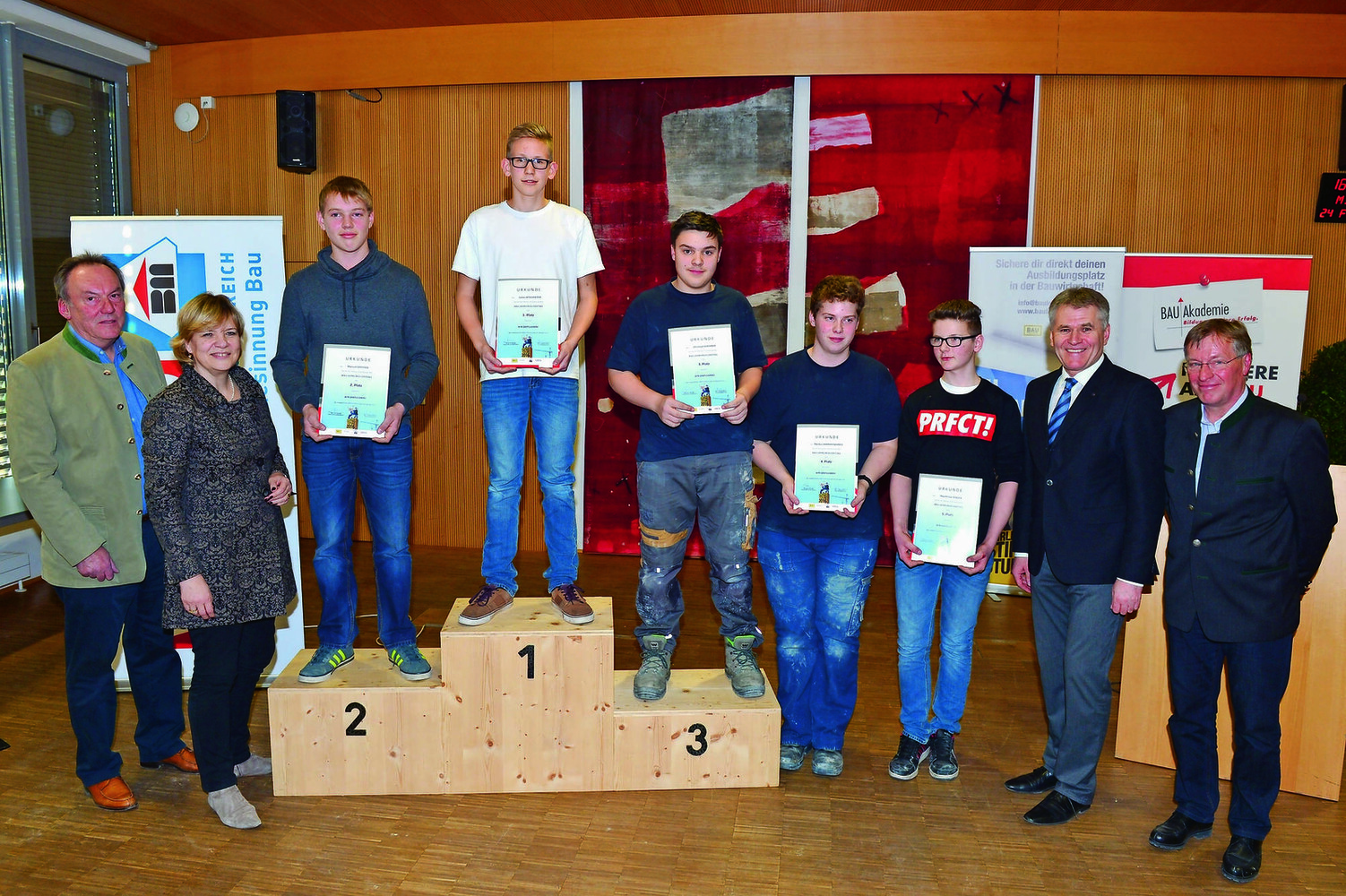 Niederösterreich: Lehrlingswart Werner Amon, Landesrätin Barbara Schwarz, Manuel Soffried, Lukas Atschreiter, Christoph Kirchner, Markus Hammerschmid, Maximilian Binder, LIM Robert Jägersberger und Obmann des Baumeisterverbands Erhart Watzinger.