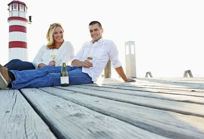 © Steve Haider Brigitte und Gerhard Schaller setzen am Neusiedler See auf leichte Weine. Genau das Richtige für den Sommer!