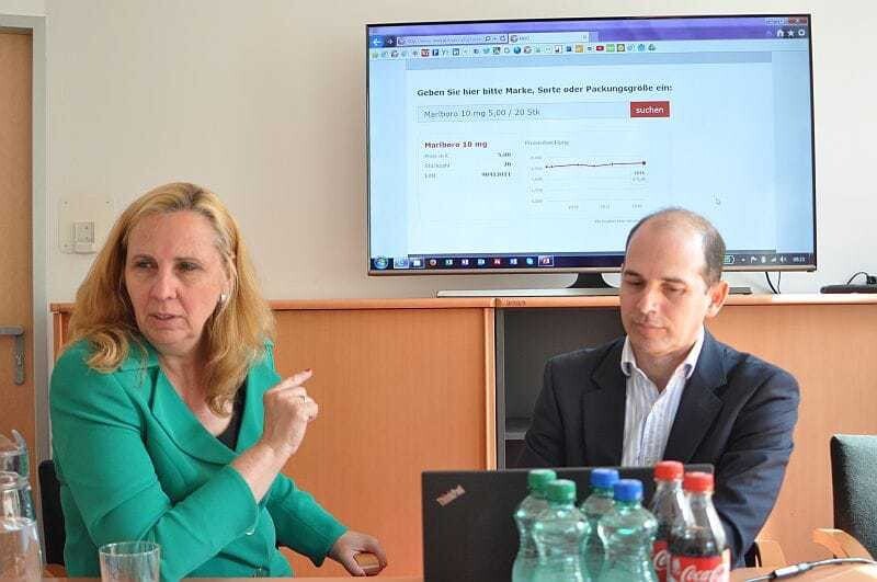 DI Tina Reisenbichler und der aktuelle Monopolchef Mag. Hannes Hofer stellten die neue Onlinefunktion vor.