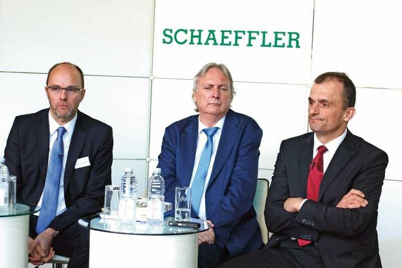 Roland Welter (Leiter Kupplungen), Peter Gutzmer (Technologievorstand Schaeffler), Matthias Zink (Leiter Getriebesysteme) (v. l.)