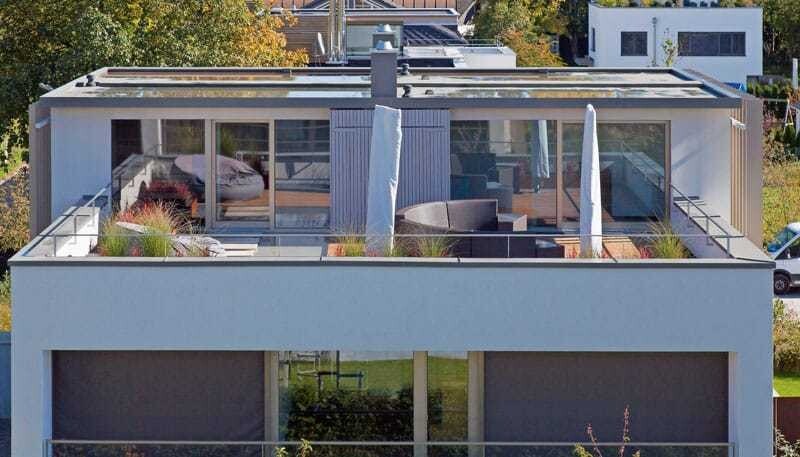 Die niedrigeren „Dächer“ wurden zu großen, nicht einsehbaren Dachterrassen ausgebaut.