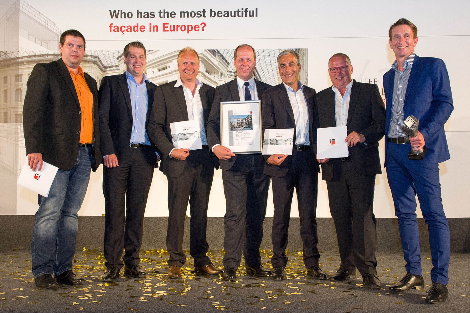 Reinhold Schuch (Swietelsky), Patrick Neumann (Baumit Wopfinger), Martin Schiefer (Baumit Wopfinger), Siegfried Weiss (Soravia-Group), Georg Bursik (Baumit Wopfinger), Gerald Rieger (Rieger-Bau), Frank Fercher (Strabag) - das siegreiche Team hinter der Residenz Josefstadt Hamerlingpark.