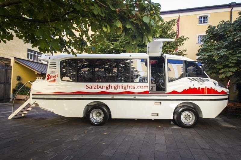 Mit einem Tiefgang von 85 Zentimetern ist der Amphibien-Bus auch für die streckenweise eher seichte Salzach geeignet.