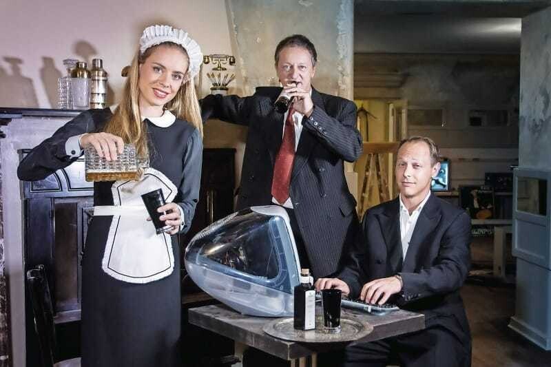 © o-graphy.com Gute Stimmung auch während des Umbaus des 151er: Eva-Maria Neuschitzer, Hans Neuner und Armin Krautzer.