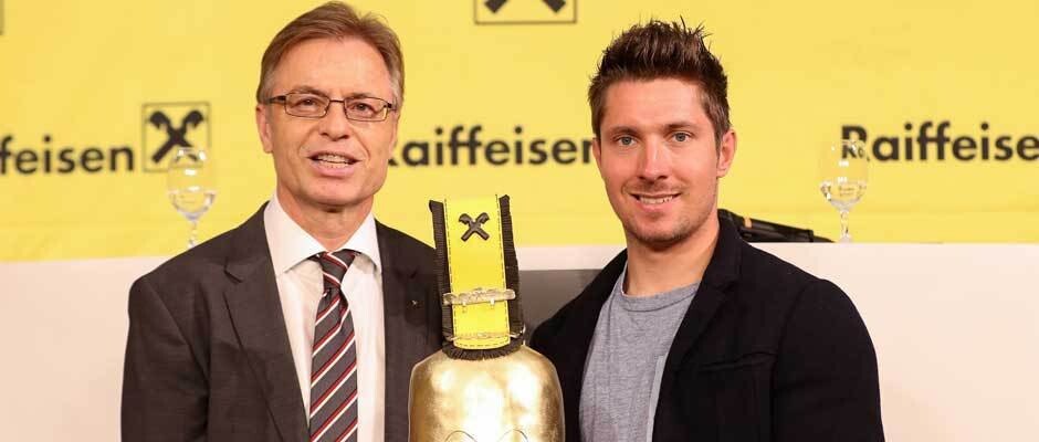 V.l.n.r.: Leodegar Pruschak, Geschäftsführer der Zentralen Raiffeisenwerbung mit Testimonial Marcel Hirscher