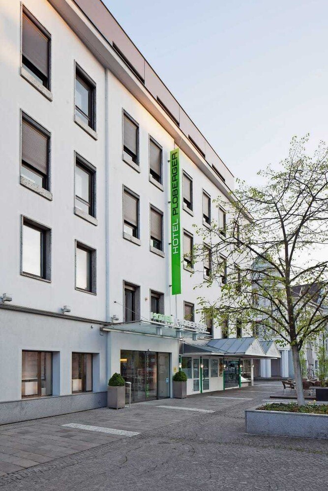 Vom Vater und Onkel übernommen und im Umbau begriffen: das Hotel Ploberger in Wels.