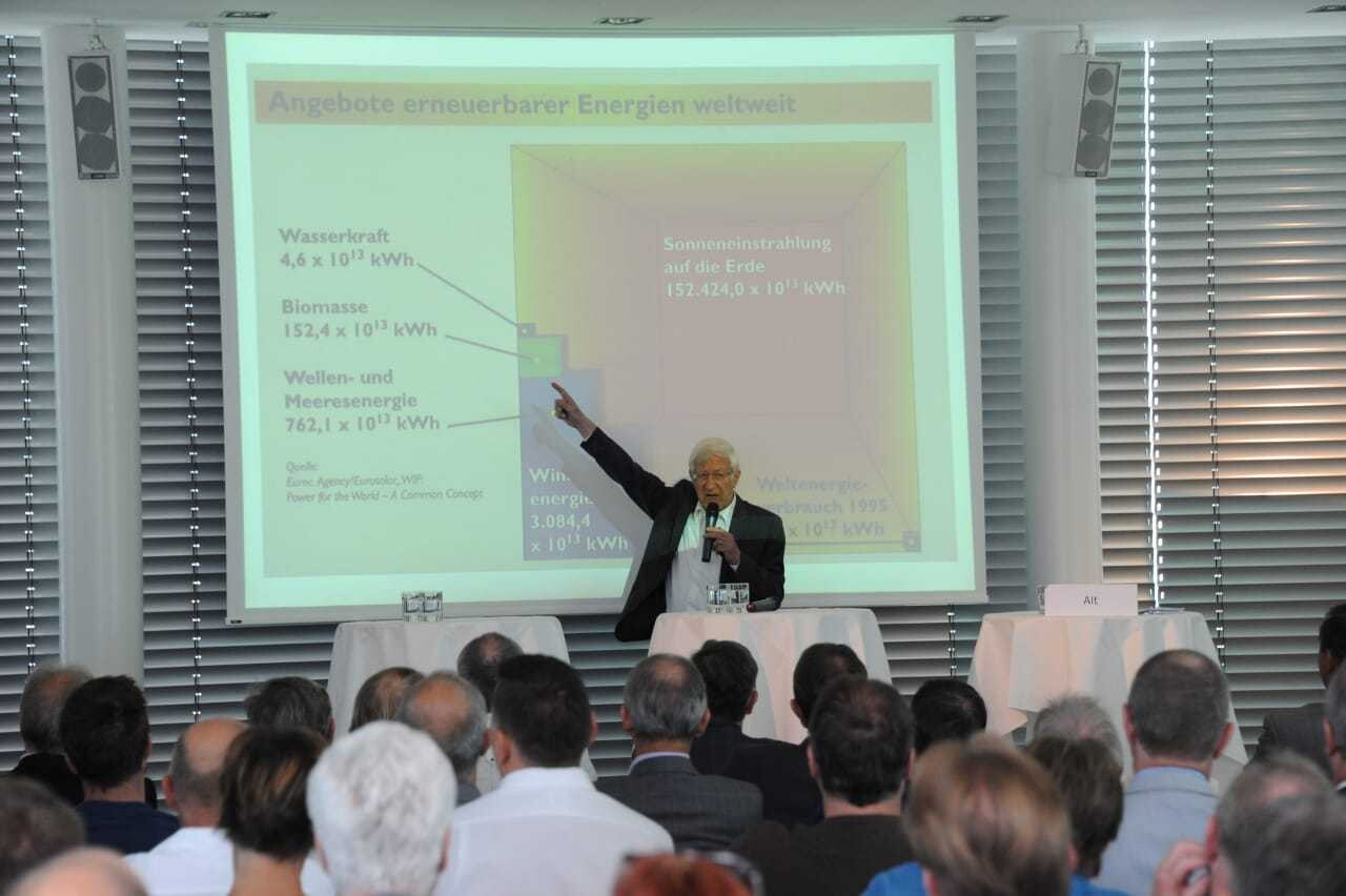Der Buchautor und Journalist Franz Alt war der Festredner auf der Sonnenhaus-Tagung. Er machte eindrucksvoll klar, dass es höchste Zeit ist, mehr für die Energiewende und den Klimaschutz zu tun.