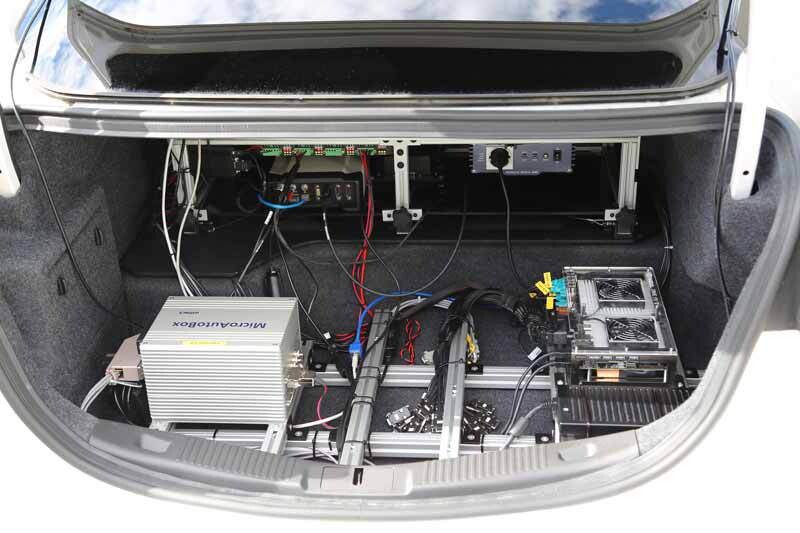 © Lukas Klamert Im Kofferraum des autonomen Ford Mondeo von virtual vehicle steckt viel Technik.
