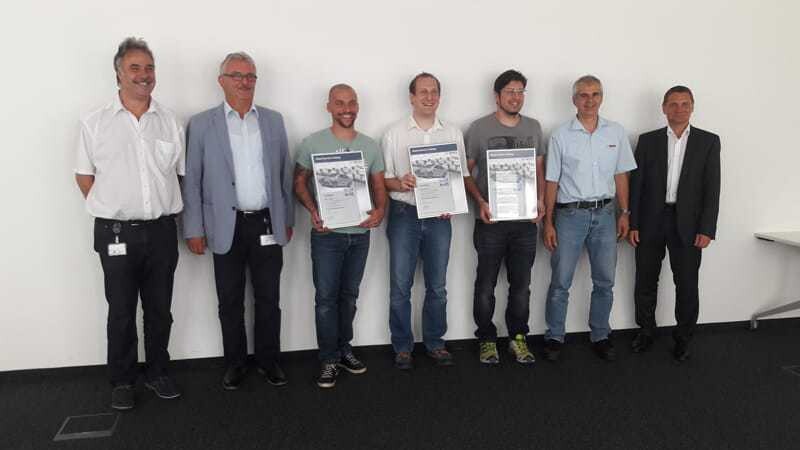 Die Absolventen des zweiten Diagnosetechniker-Lehrgangs mit dem Bosch Automotive Aftermarket Team: Robert Leitner (Trainer), Günter Haupt (Schulungsleiter Deutschland, Österreich und Schweiz), Matthias Hutter (Trainer) und Helmut Stuphann, Verkaufsleiter Bosch Automotive Aftermarket Österreich v.l.