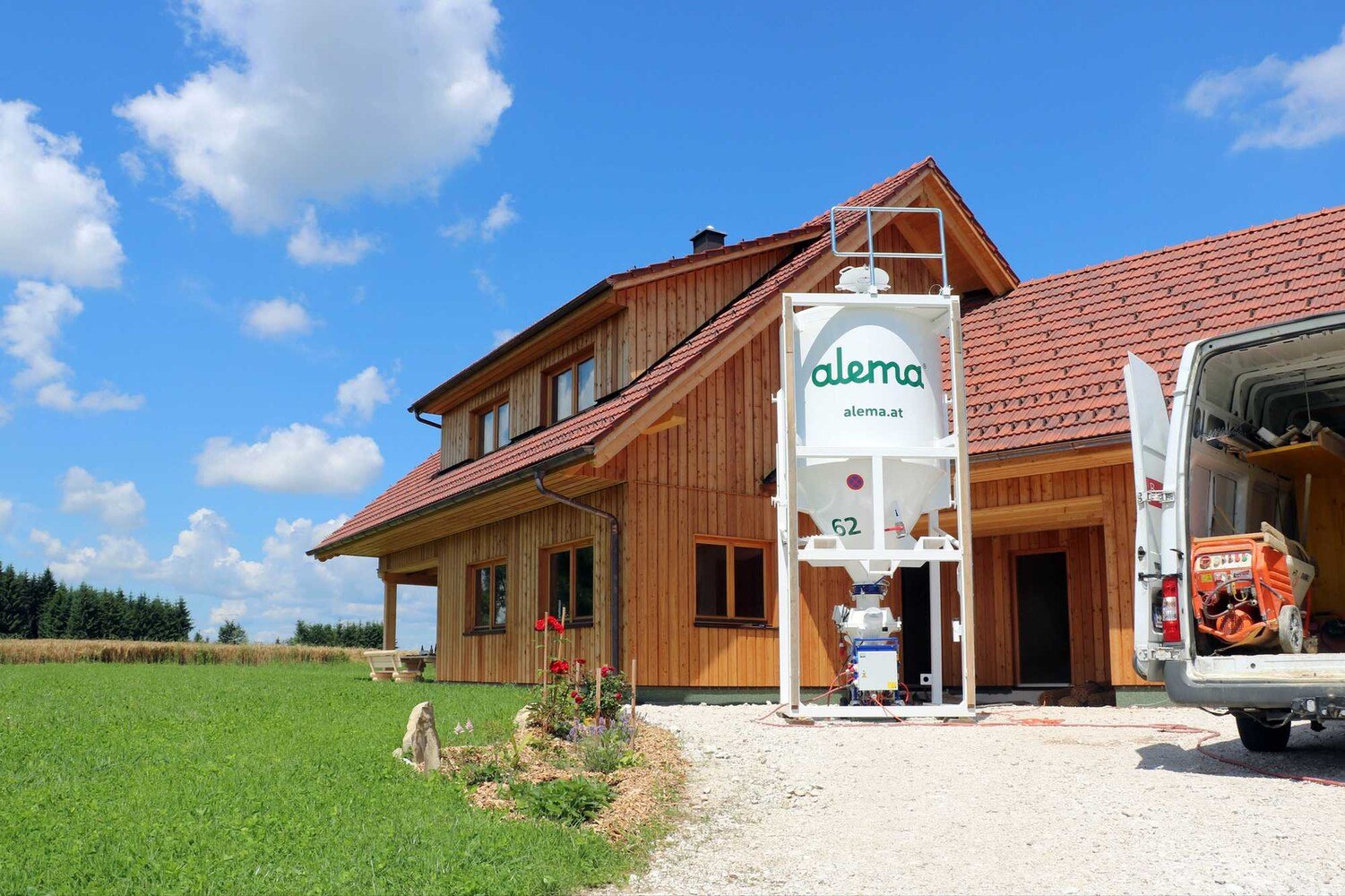 Neue Maßstäbe setzt die Verarbeitung von Nasslehm aus dem Silo.