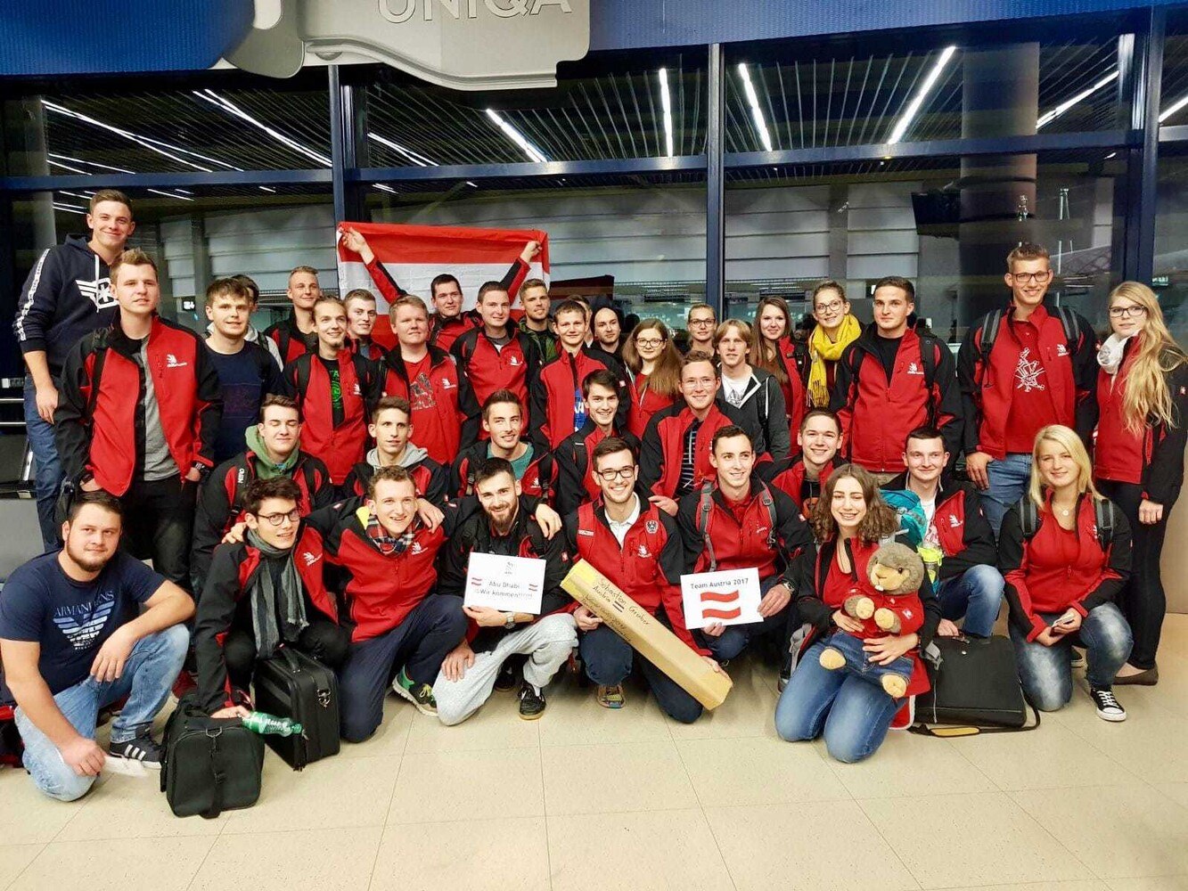 Am 10. Oktober hoben die 40 österreichischen WorldSkills-Teilnehmer vom Wiener Flughafen Richtung Abu Dhabi ab. Vor den WorldSkills-Wettkämpfen stehen noch Akklimatisierung und letzte Vorbereitungen auf dem Programm.