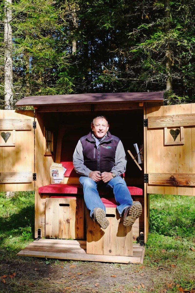 © Thomas Vierich Hotelier Hermann Hüthmayr in seinem „Ruhe-Stand“.