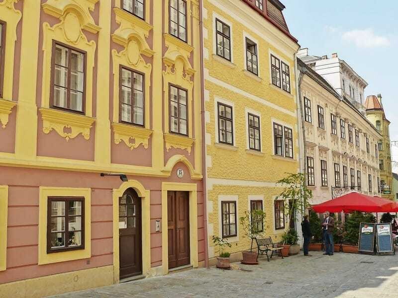 Die aktuell große Nachfrage am Wohnungsmarkt hat sich im ersten Halbjahr 2017 massiv auf die Preise am Zinshausmarkt ausgewirkt.