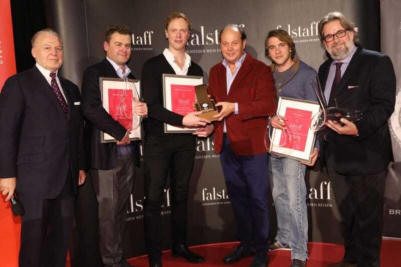 Im Bild vl.: Wolfgang M. Rosam (Herausgeber Falstaff Verlag), Gerhard Markowitsch (2. Falstaff Sieger 2017), Martin Nittnaus (1. Falstaff Sieger 2017), Peter Kellner (CEO Breitling Austria), Niki Windisch (3. Falstaff Sieger 2017), Peter Moser (Chefredakteur Wein, Falstaff Verlag).
