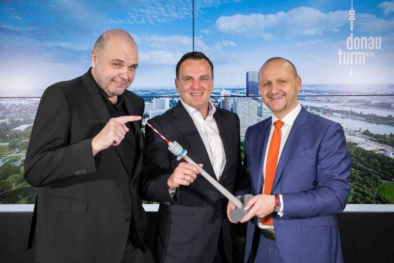 Architekt Gregor Eichinger, Paul Blaguss und Tourismusdirektor Norbert Kettner (v.l.) bei der Präsentation des Projekts.