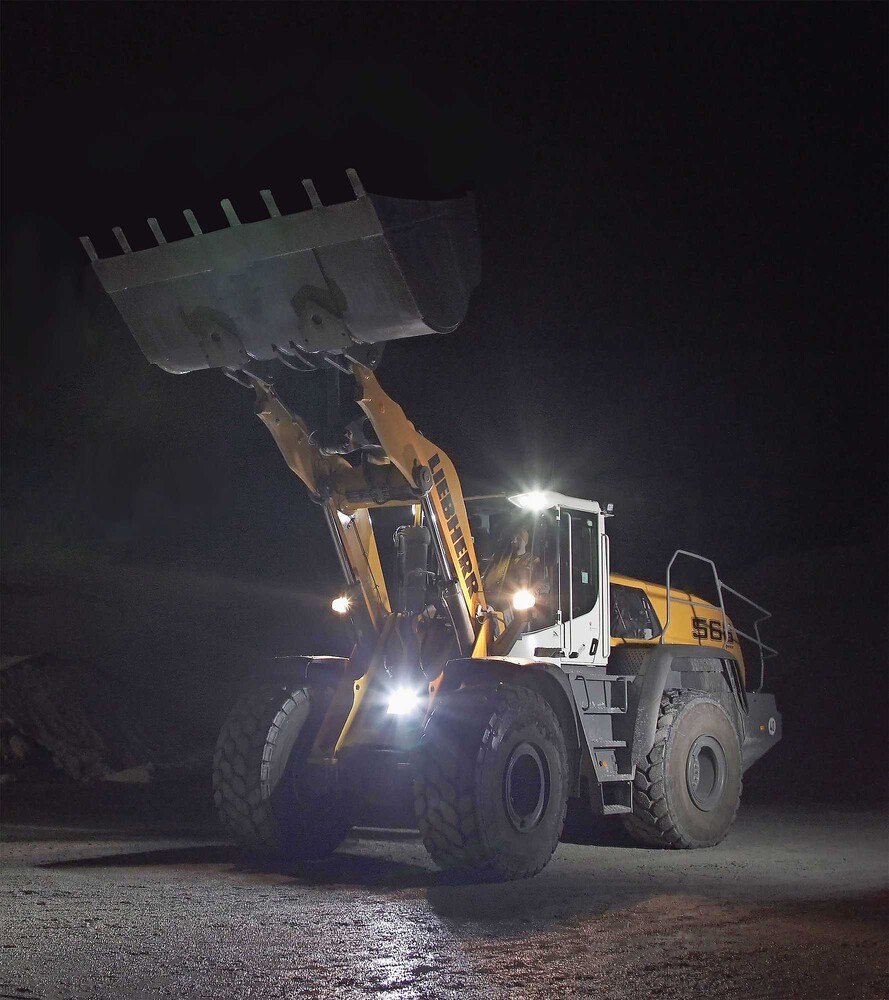 Liebherr bietet innovative Beleuchtungsoptionen, die bei schlechten Lichtverhältnissen zur Steigerung der Arbeitssicherheit beitragen.
