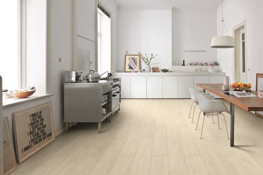 © Hamberger Flooring GmbH&Co.KG/Haro Dank AquaReject-Trägerplatte ist der Disano Smart Aqua für Küche und Bad geeignet.