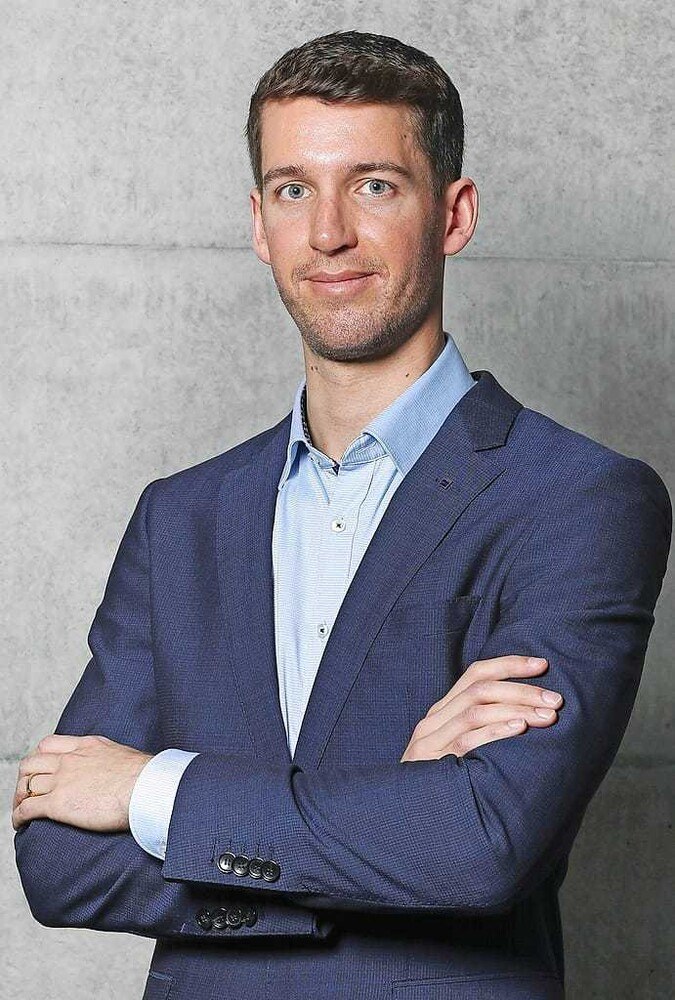Stefan Anshelm, Leiter Vertrieb Elektrowerkzeuge International bei Trumpf: „Der neue Nibbler lässt sich in allen Branchen einsetzen, in denen Leichtbauteile mit Faserverbundwerkstoffen hergestellt werden.“