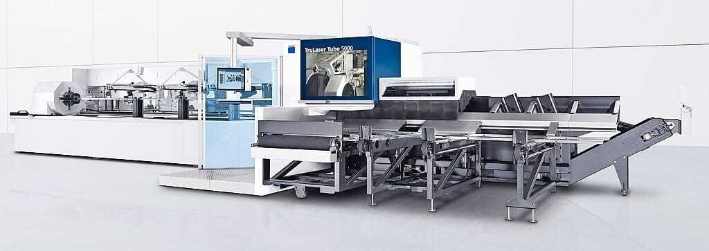 Die neue TruLaser Tube 5000 bringt jetzt auch Gewinde ins Rohr ein. Die Maschine passt sich an den Materialfluss in der Fertigung an.
