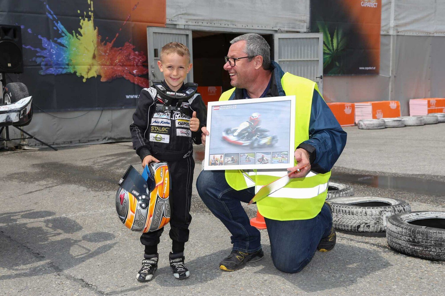 Niklas Schaufler mit "Renndirektor" Peter Eichmayer von Synthesa.