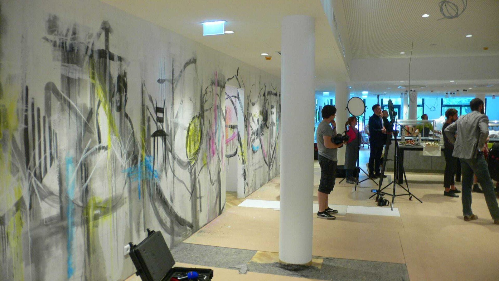 © Vierich Baustelle Living Lobby mit Kunst.