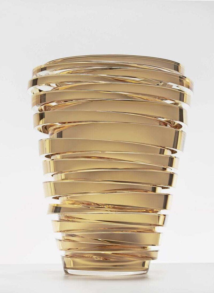 Die aktuelle Ausstellung „Neuerwerbungen 2017“ im Glasmuseum Lette zeigt eine interessante Vielfalt von Glasobjekten verschiedener moderner Künstler. Im Bild „Parts High – Crystal Gold“, Anna Torfs, 2017.