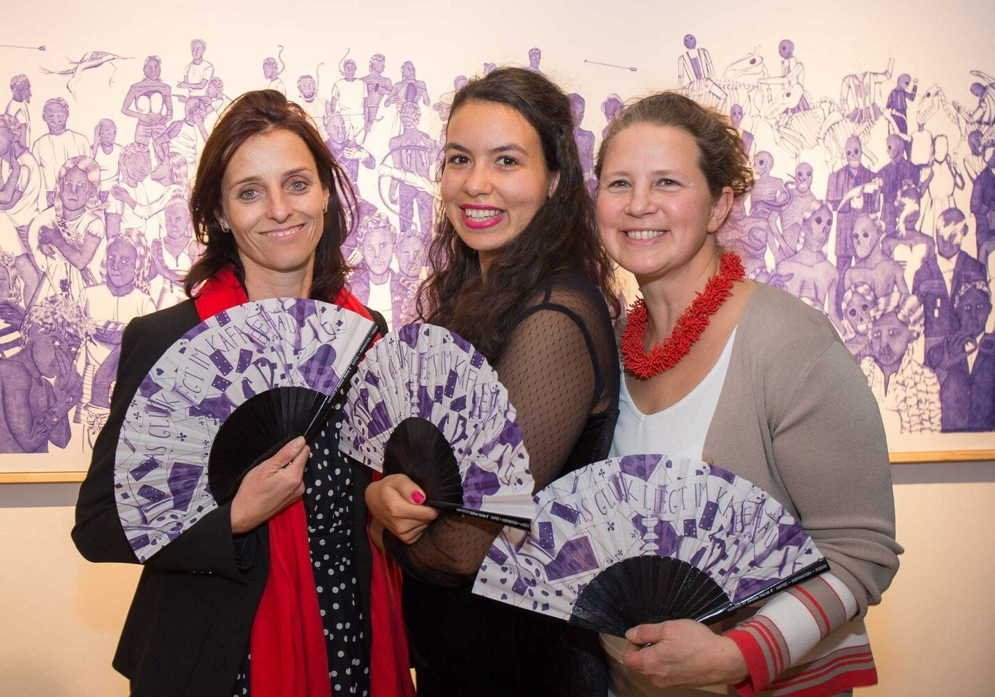 © Kaffeesieder Renata Petovska (Geschäftsführerin Julius Meinl Österreich), Assunta Abdel Azim Mohamed (Künstlerin), Anna Karnitscher (Ballleitung)