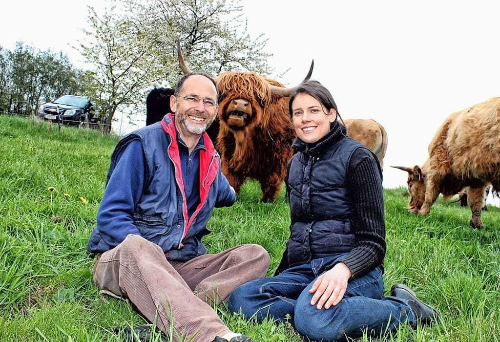 Hubert Gassinger und Stefanie Buchinger, zwei heimischen Bio-Bauern, die Rinder und Schweine "retten".