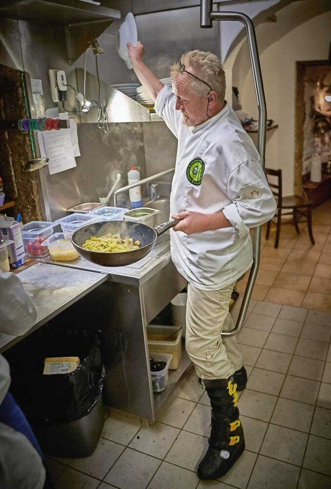© Sitworxx Peter Lammer schupft die Küche im Johanneskeller in Salzburg.
