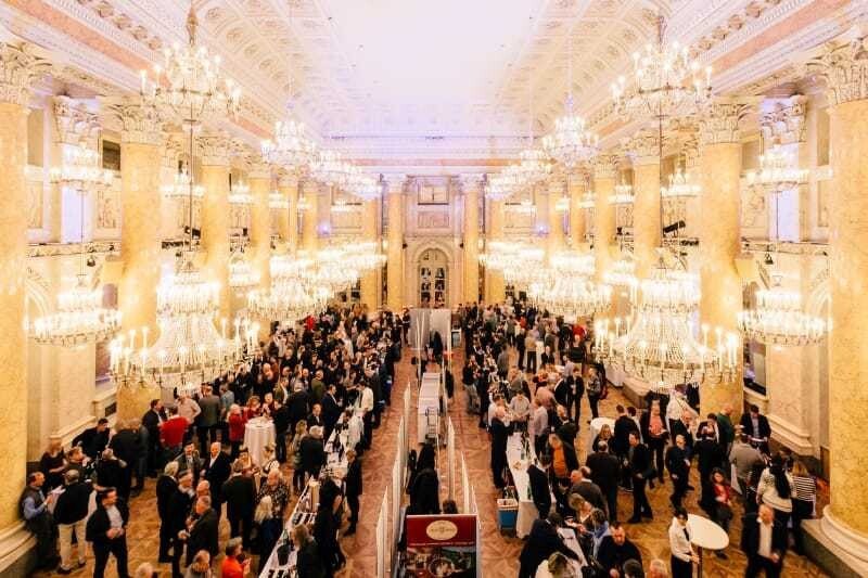 Eintauchen in die Welt des burgenländischen Weins: Am 1. April in der Wiener Hofburg.
© Wein Burgenland Eintauchen in die Welt des burgenländischen Weins: Am 1. April in der Wiener Hofburg.