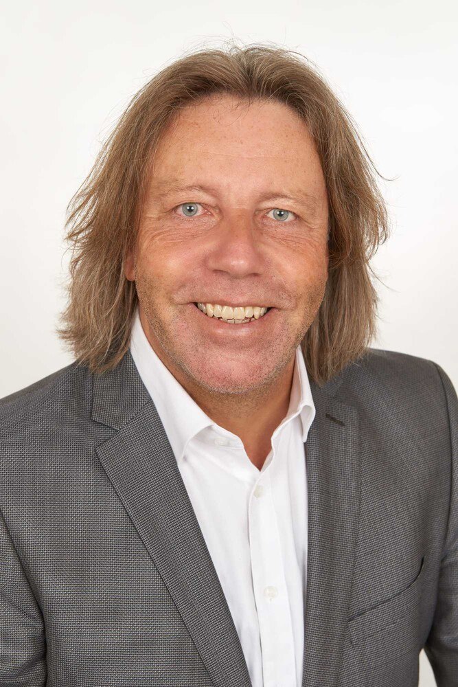 Reinhard Lanner war viele Jahre Geschäftsführer in Tourismusorganisationen, hat für SalzburgerLand Tourismus die Abteilung Digital Media & Online-Marketing aufgebaut und unterrichtet an FHs und Universitäten Digitalisierung und Kommunikation. Als Chief Digital Officer in der ÖW ist er zuständig für Digitalisierungsagenden, inklusive dem Innovation-Hub NETA.